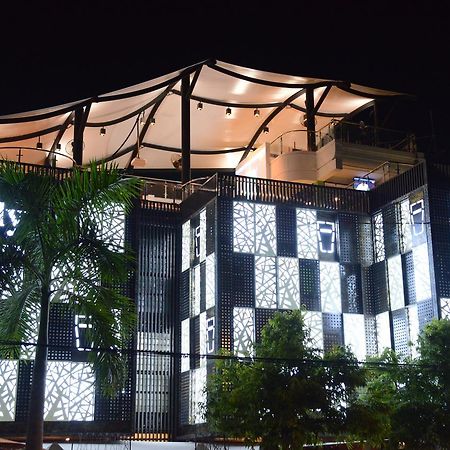 Ned Kelly Hotel & Irish Pub Mandalay Buitenkant foto