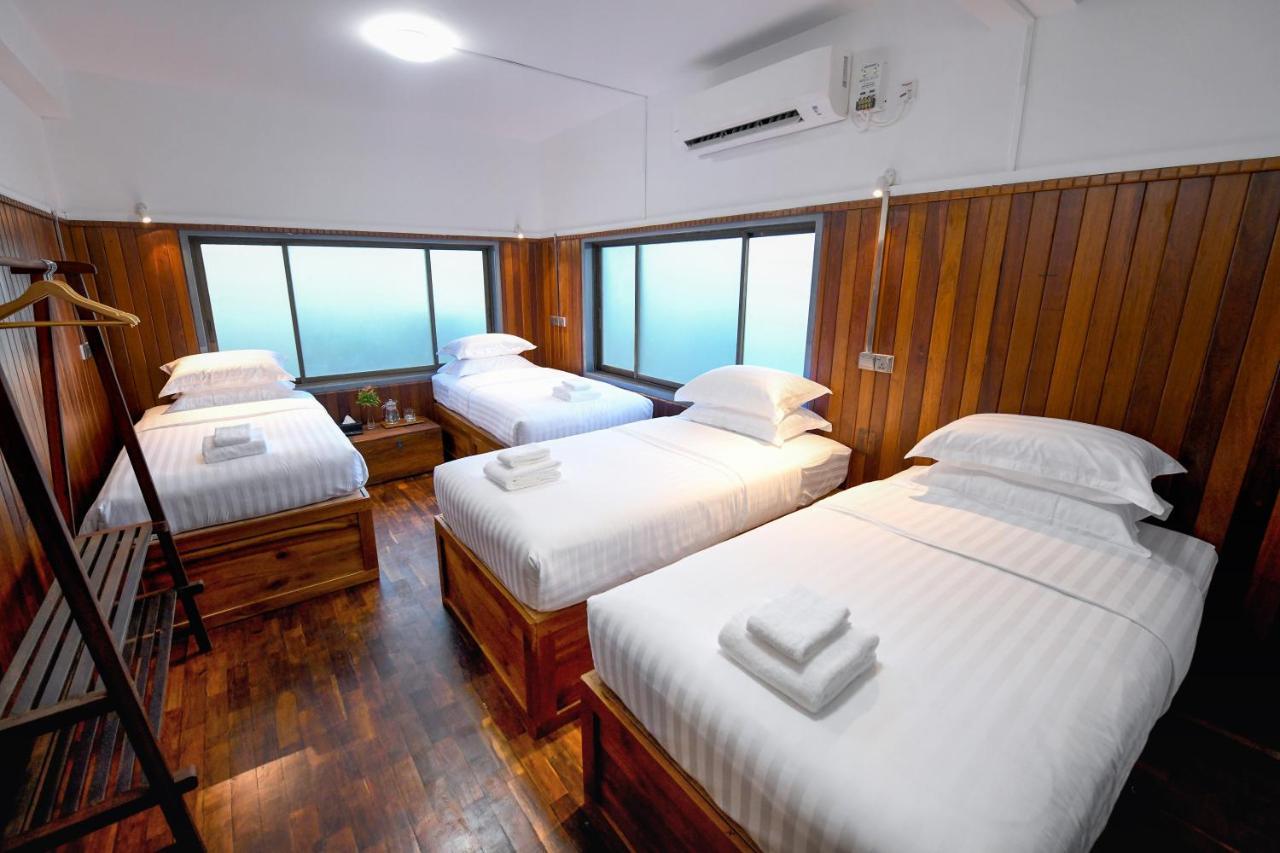Ned Kelly Hotel & Irish Pub Mandalay Buitenkant foto