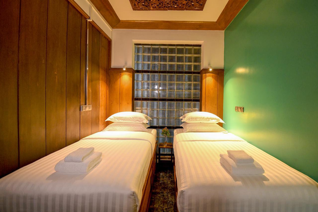 Ned Kelly Hotel & Irish Pub Mandalay Buitenkant foto
