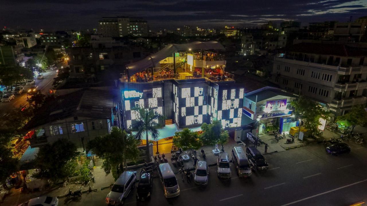 Ned Kelly Hotel & Irish Pub Mandalay Buitenkant foto